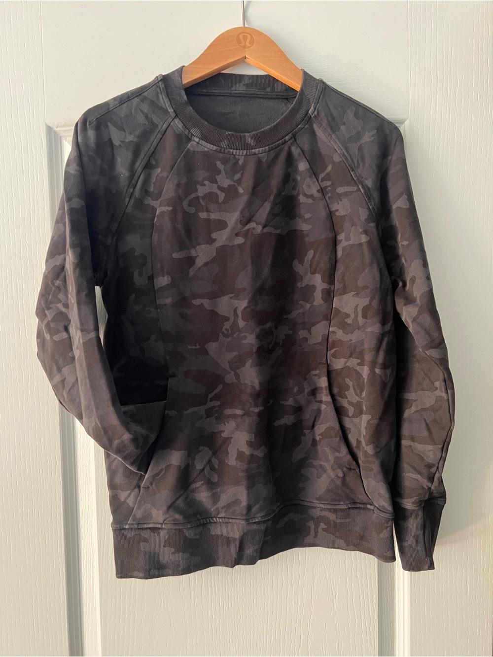 Women’s Camouflage Crewneck Sweatshirt & Joggers - Black Camo